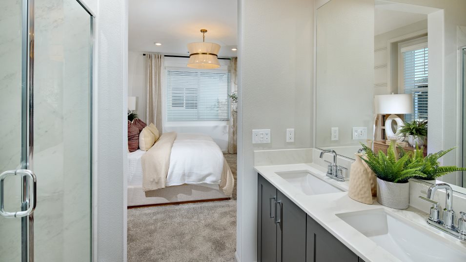 Residence 2 Owner's Suite