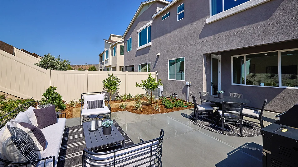Anden Escaya Res1 Backyard 1of2 F1