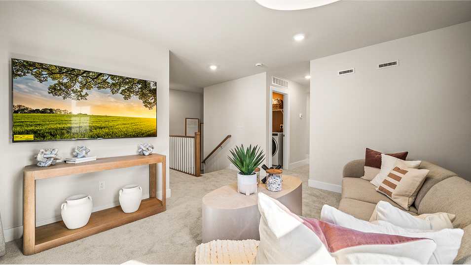 ロムニーハウス 114〜116 Graham w/ Basement & Sun Room New Home Plan in Farm View