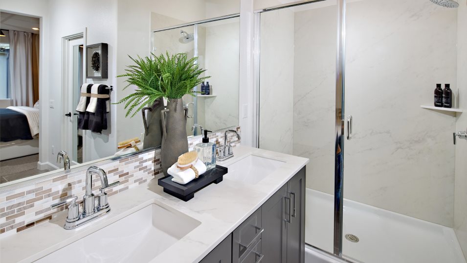 Laurel at The Trails Res1 Owner's Suite Bathroom
