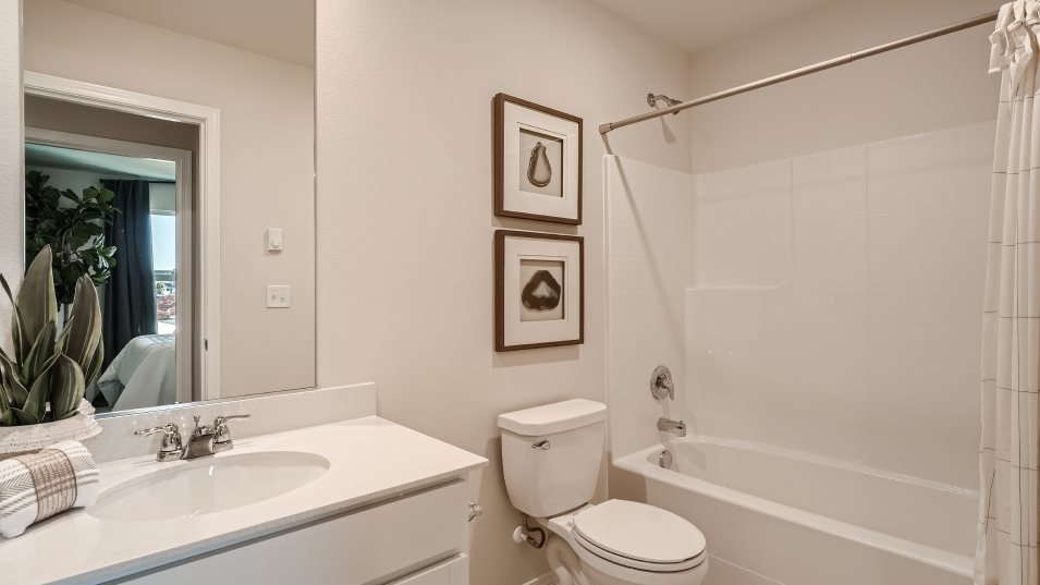 Huron Bathroom 2