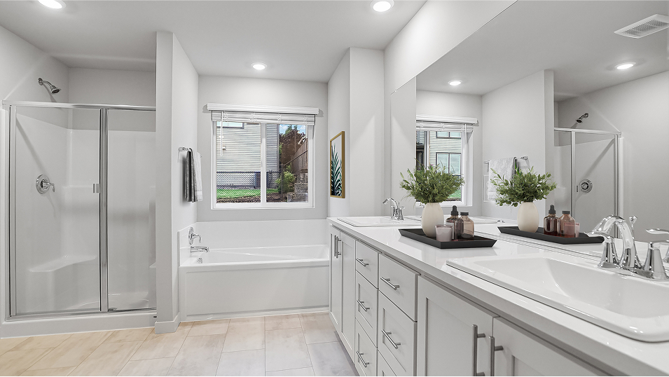 3376 Sellwood Owners Bath 1of2 F2 Base2