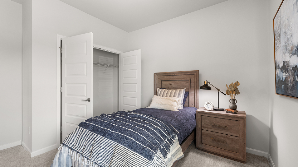 2572 Medallion II Bed2 1of3 F1 8 27 25