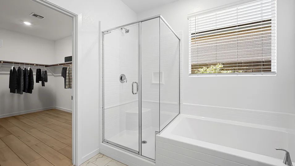 2488 Evan Owners Bath 2of2 F1 Base4