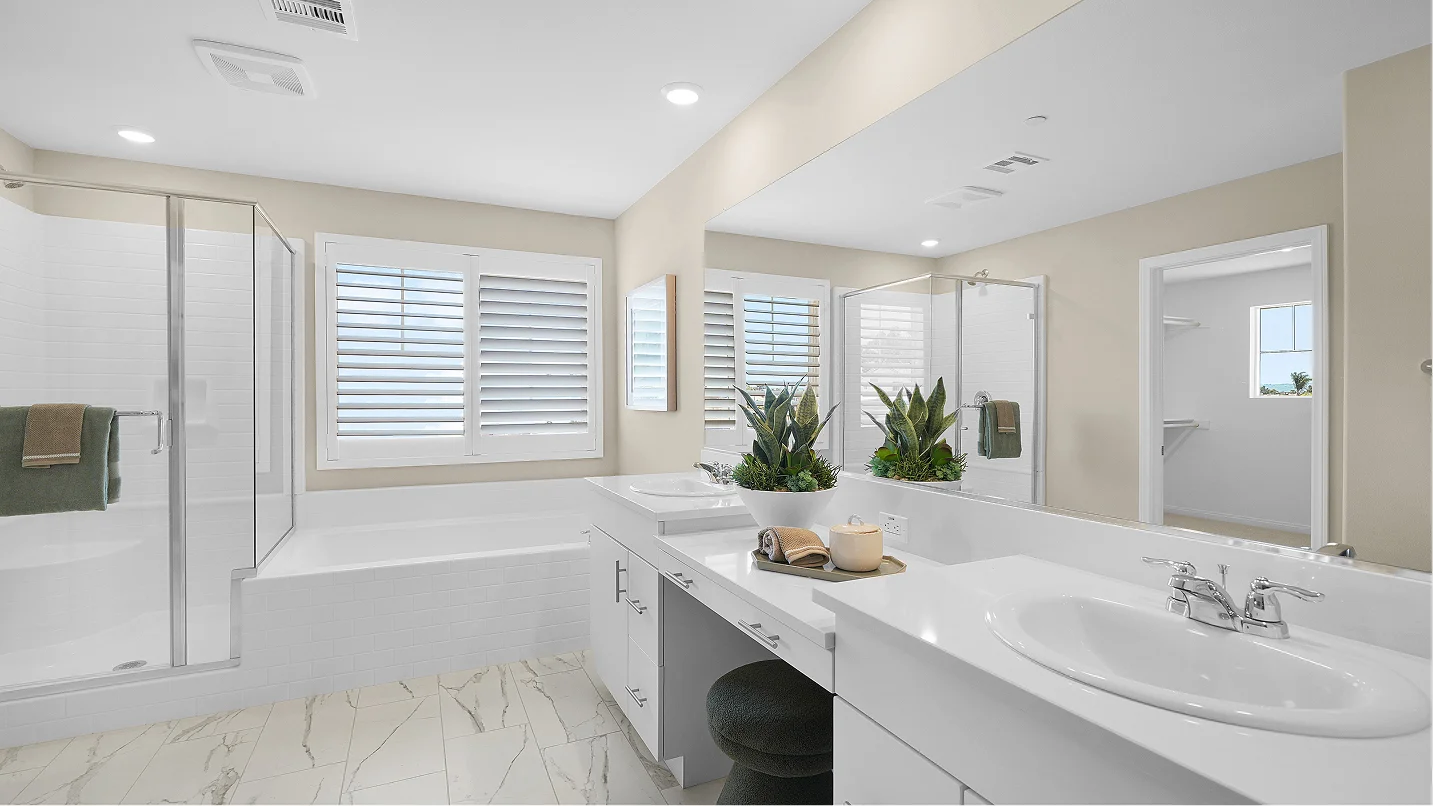 Estrella Res4 Owners Bath F2