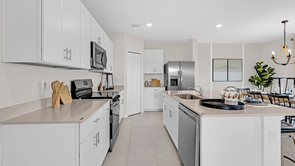 Florida CORE L003 Columbus Kitchen 4of5 F1 Base7 6 5 25