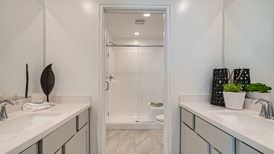 1180 Alma Owners Bath 3of3 F2 Base2