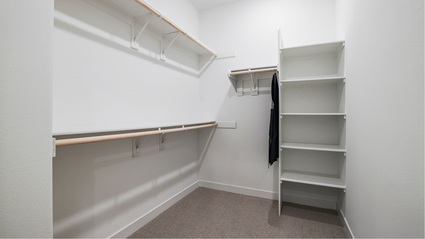Vista Metro Heights Res1 X Owners Closet 1of2 F3