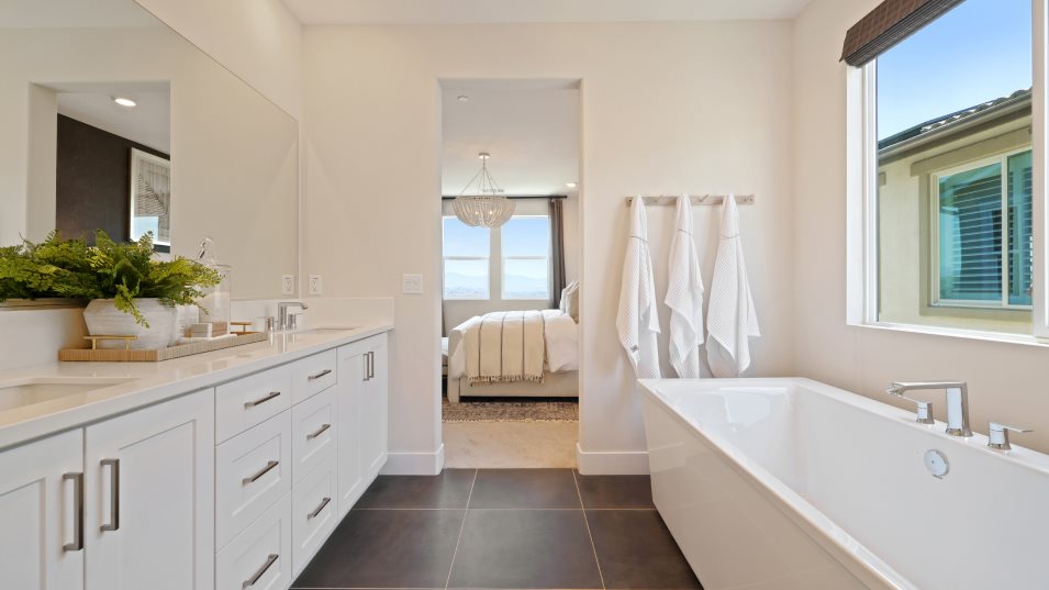 Residence 2 Owner's Suite