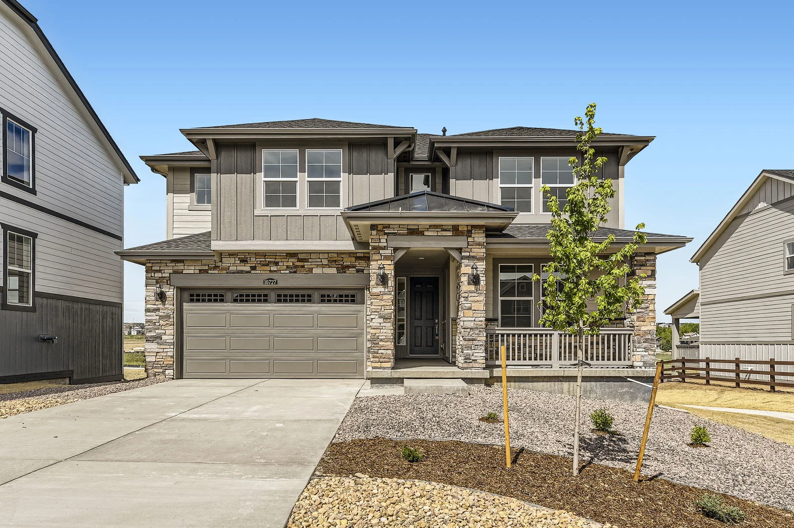 10727 Snowdon St Exterior Front