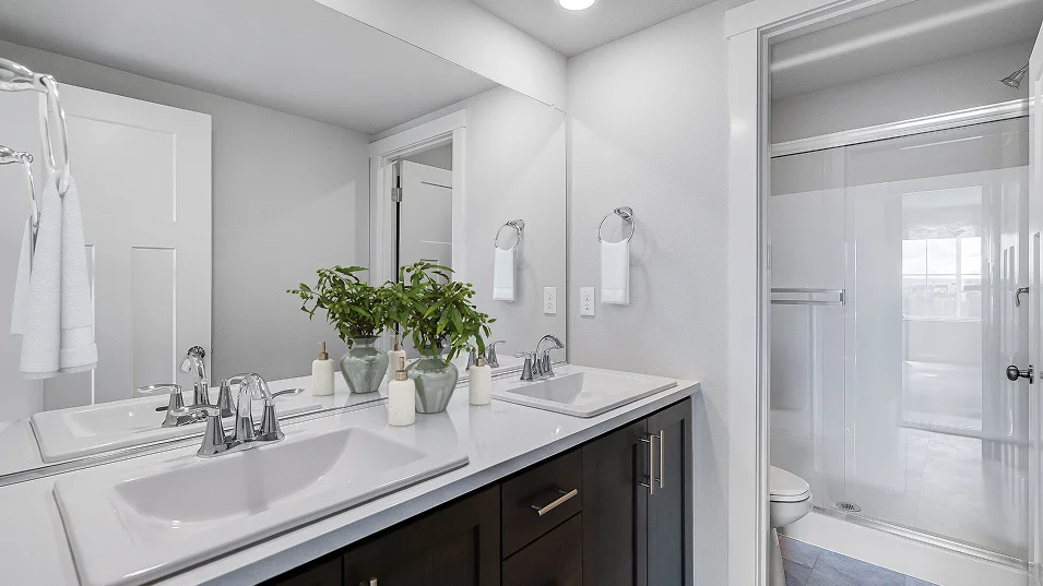 1686 Oliver Owners Bath F2