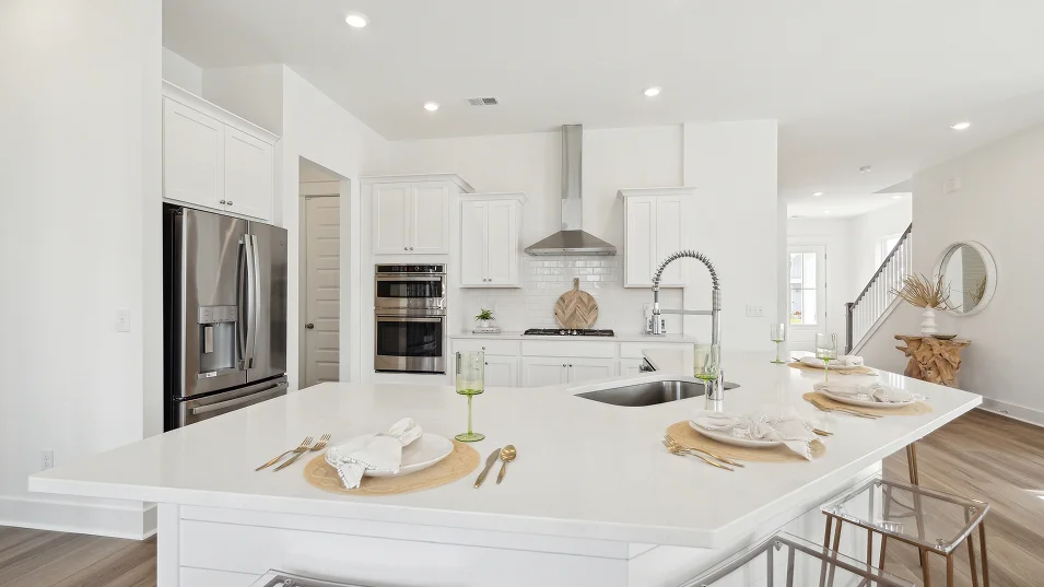 2855 Fletcher Kitchen 4of6 F1 8 6 25