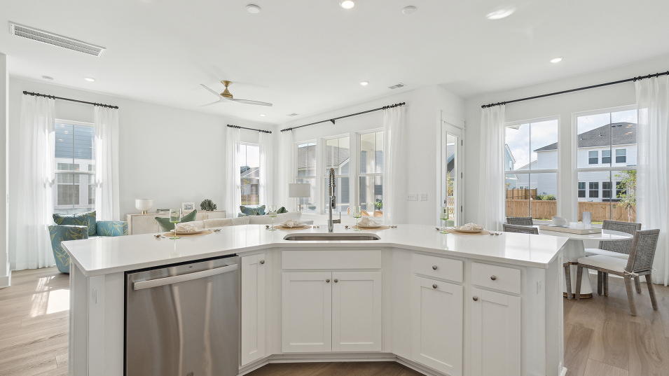 2855 Fletcher Kitchen 5of6 F1 8 6 25