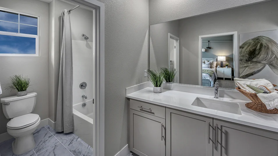 Turano Lakeshore Res4 Bath2 F2