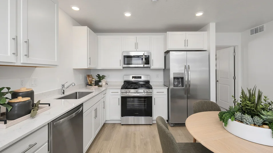 1573 Pendelton Kitchen 1of2 F1