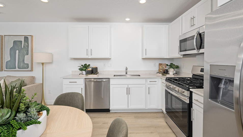 1573 Pendelton Kitchen 2of2 F1