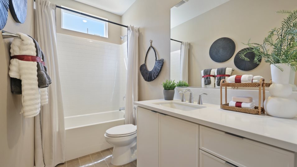 Aluna 1X bathroom 2 interior