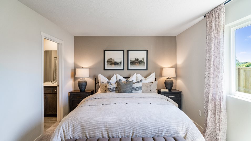Ontario Owner's Suite Bedroom
