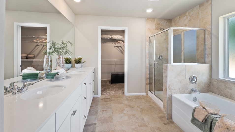 Magnolia Ridge Birch 2165 Owners Suite Bath F2
